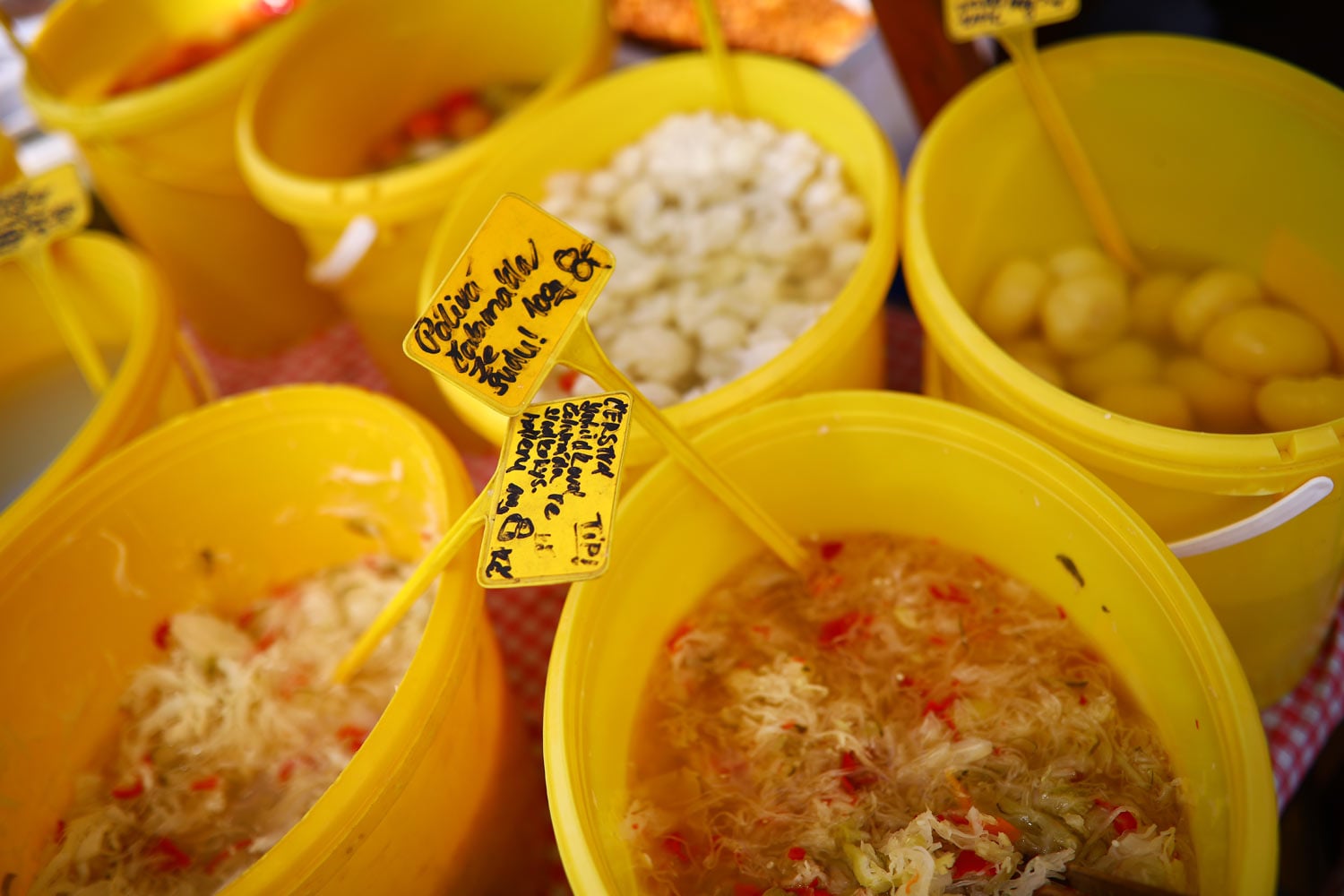 V létě se na řadě míst konají trhy. Nabídka je pestrá