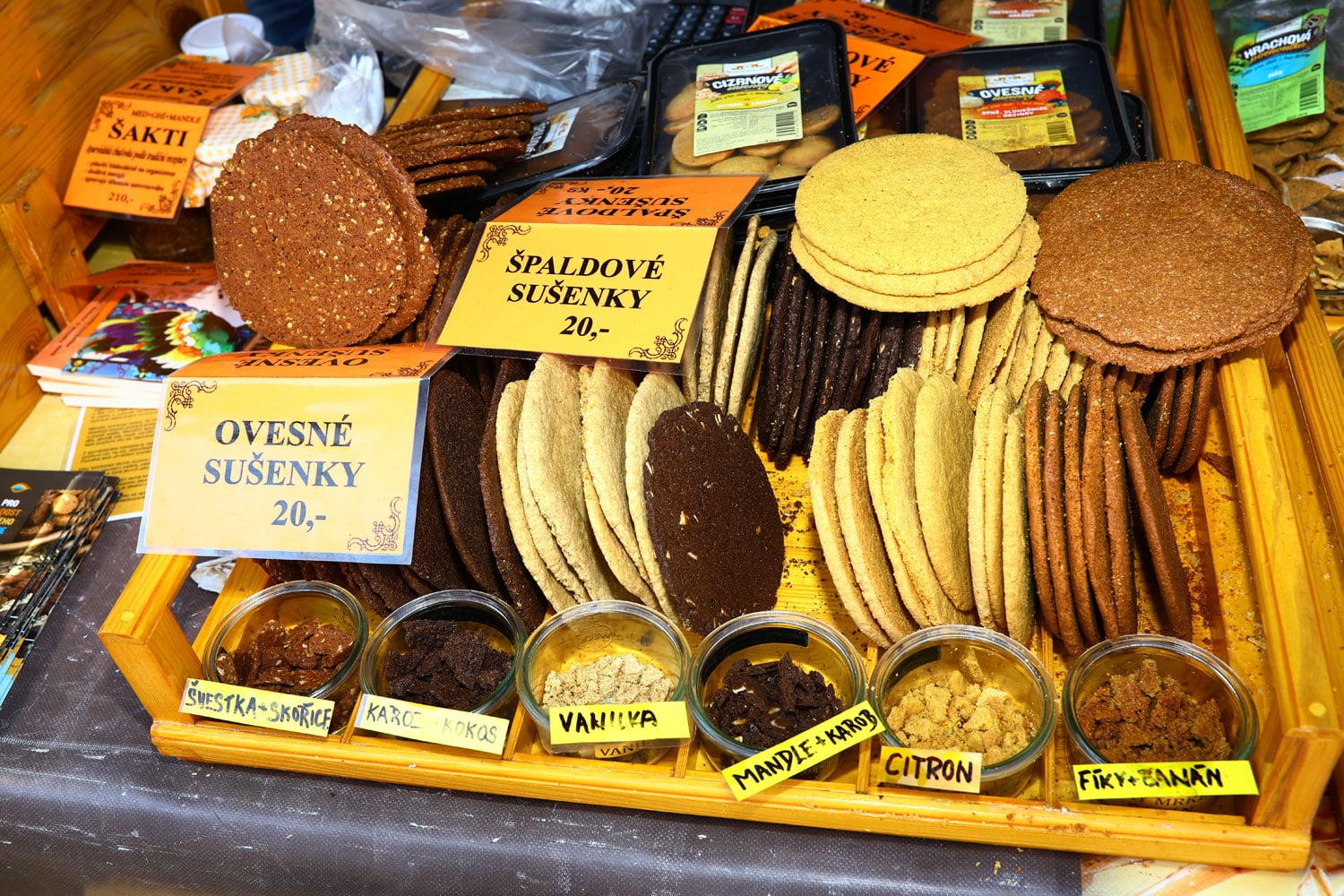 V létě se na řadě míst konají trhy. Nabídka je pestrá