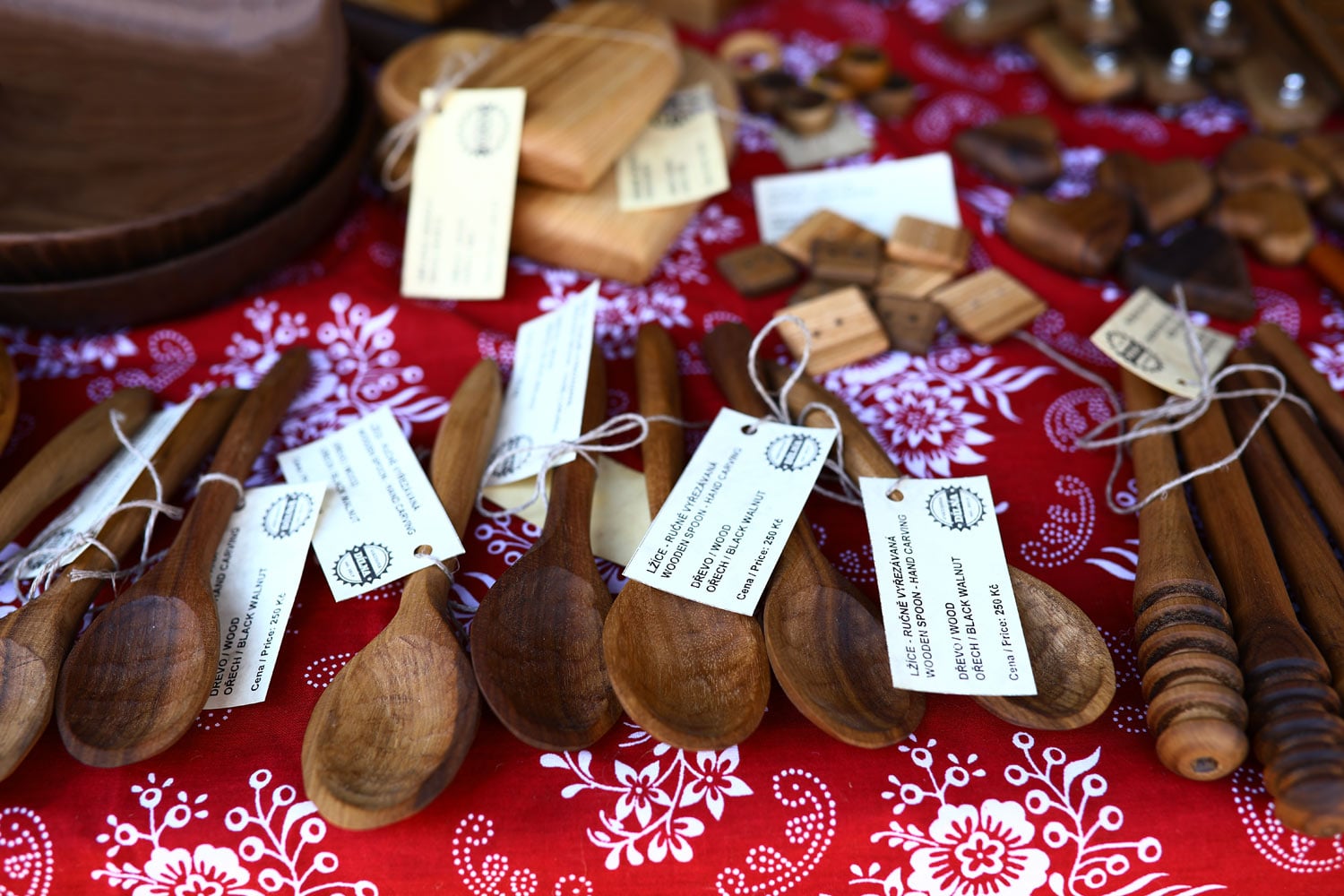 V létě se na řadě míst konají trhy. Nabídka je pestrá