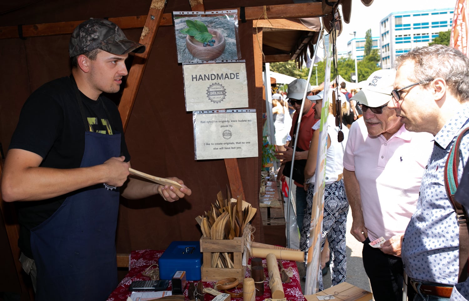 V létě se na řadě míst konají trhy. Nabídka je pestrá