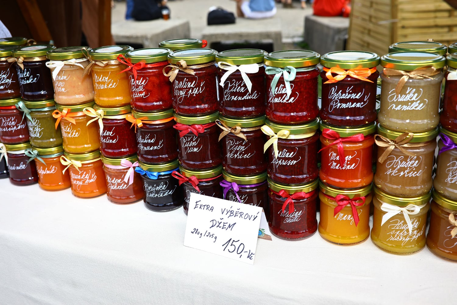 V létě se na řadě míst konají trhy. Nabídka je pestrá