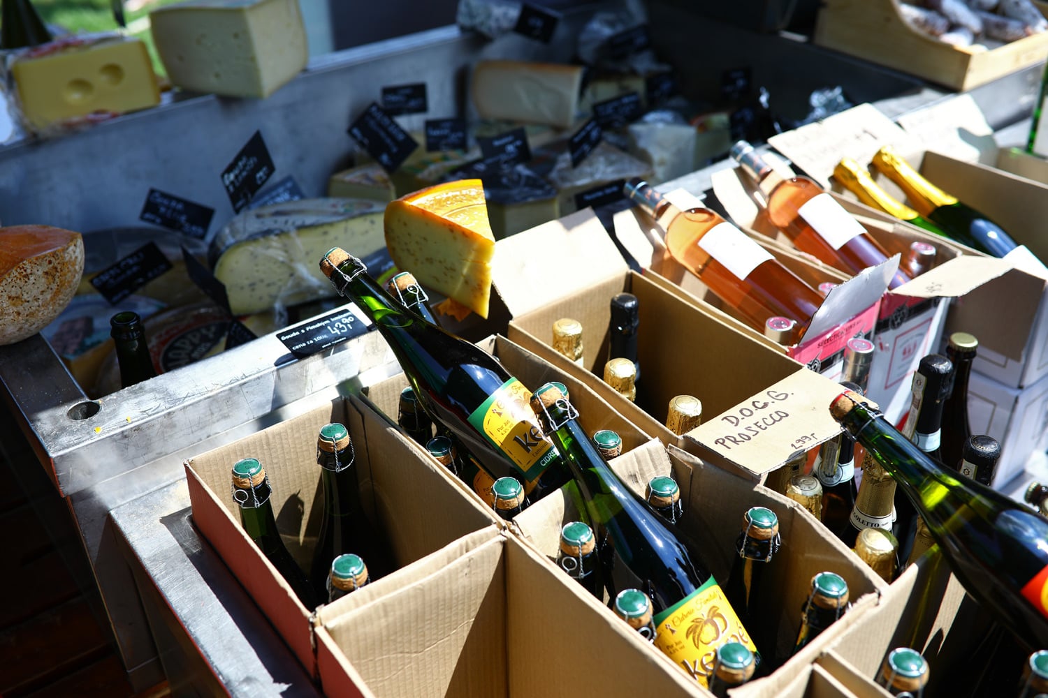 Nechybí ani výběr z různých druhů vín.