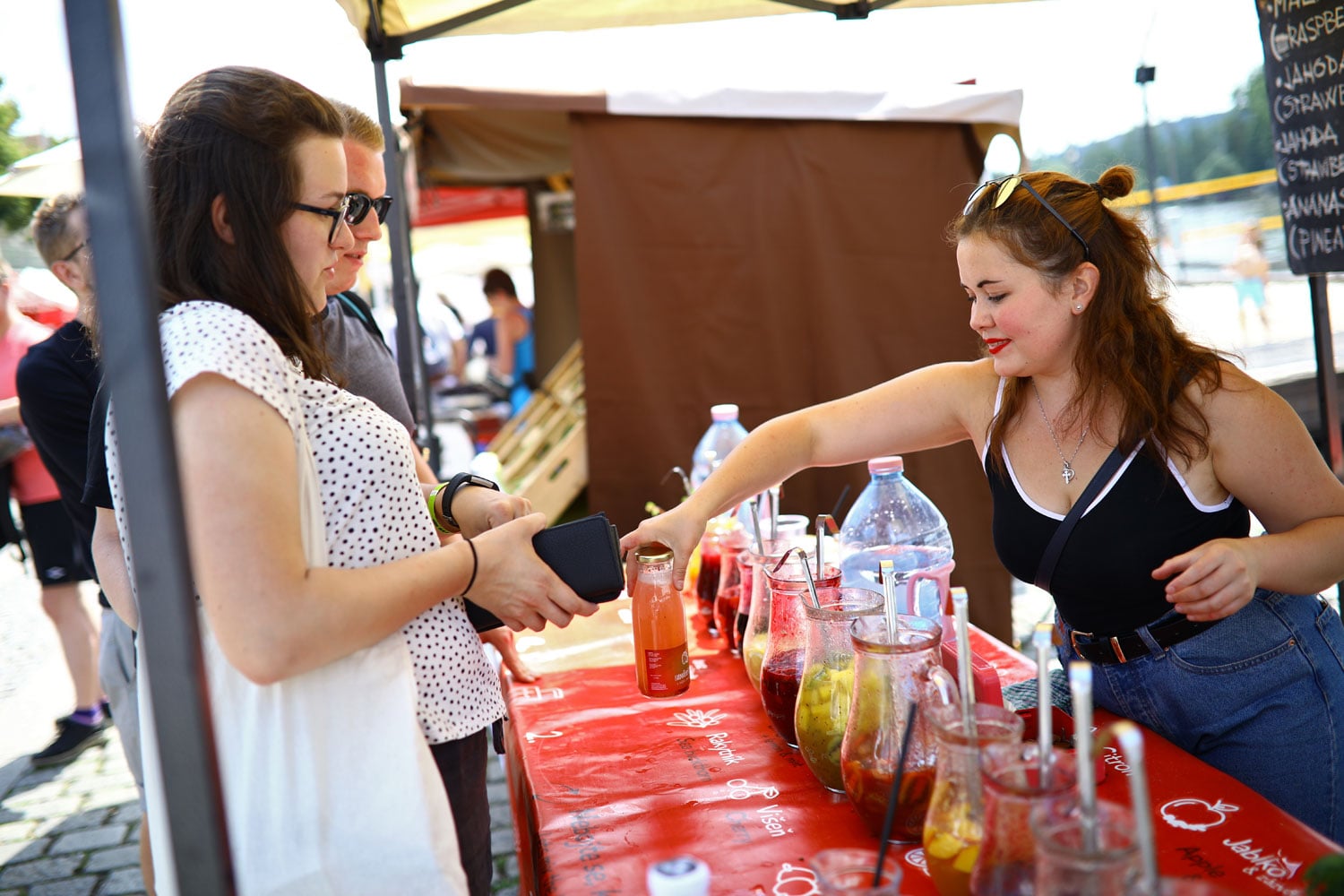 Domácí limonády se stávají hitem.