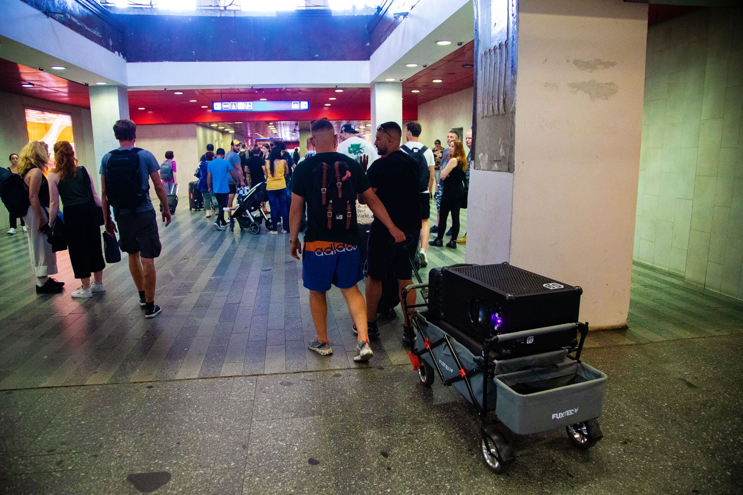 Vlakem na dovolenou: Jak to vypadá na hlavním nádraží v Praze?