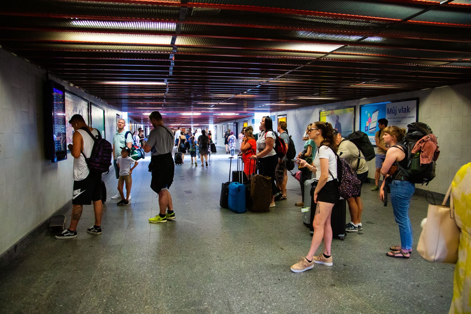 Vlakem na dovolenou: Jak to vypadá na hlavním nádraží v Praze?