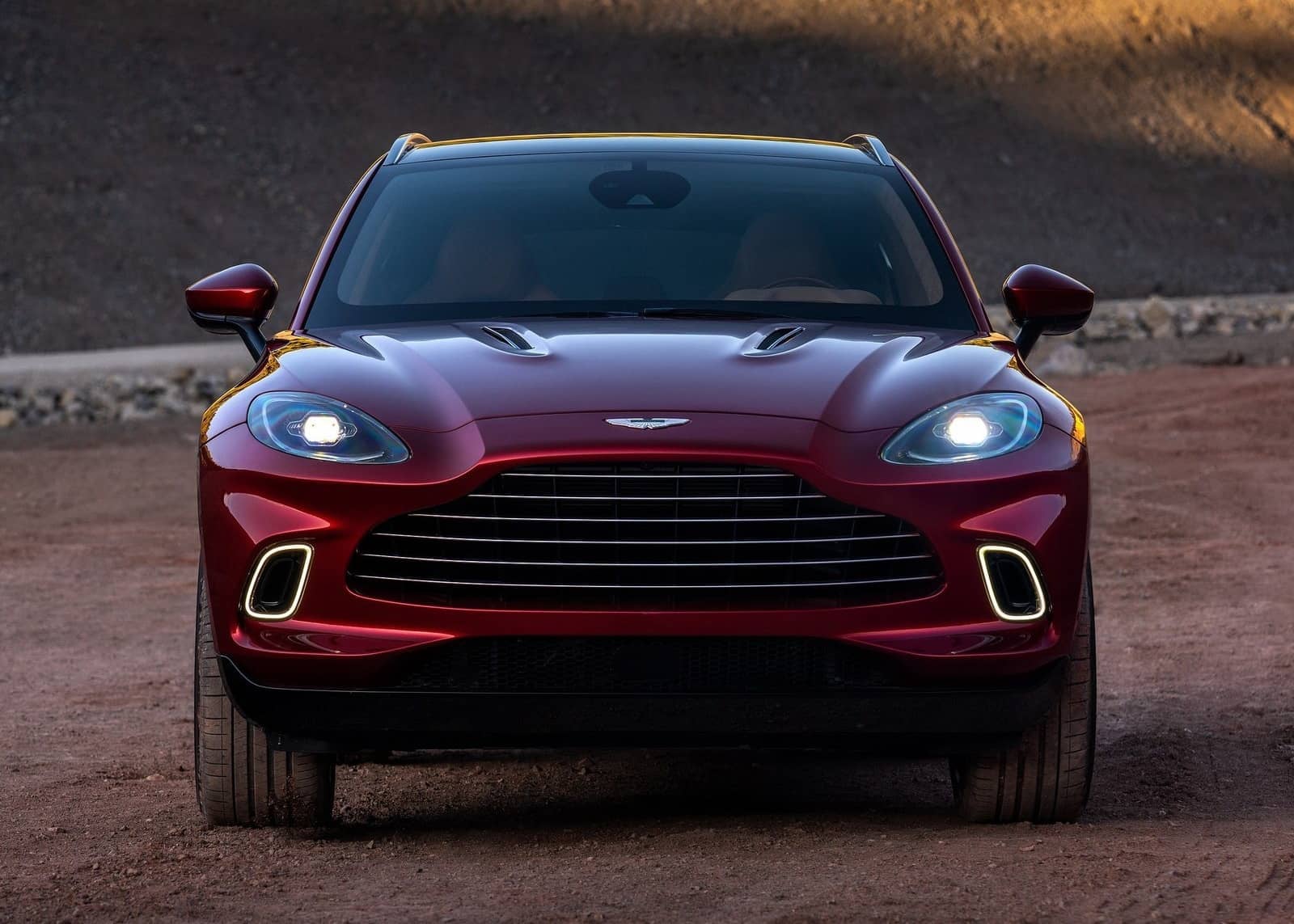 2019-12-Aston-Martin-DBX-7.jpg