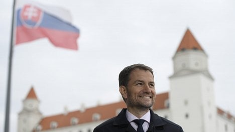 Náhledový obrázek - Slovenská vládní koalice půl roku po volbách přežila první krizi, rány však utrpěla