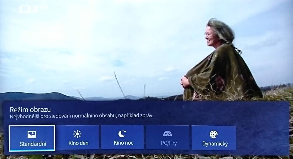 Hisense H55N6800 - menu nastavení a kontextové tlačítko