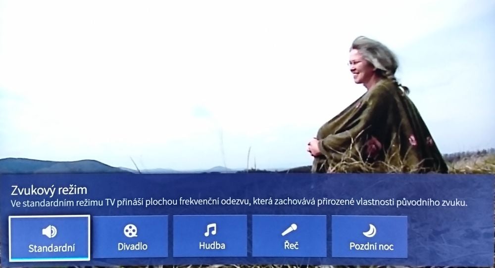 Hisense H55N6800 - menu nastavení a kontextové tlačítko