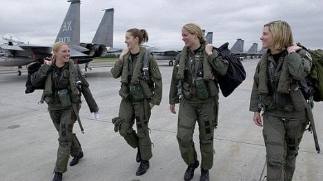 Náhledový obrázek - US Army potřebuje ženy. Velitelé chystají tažení proti sexismu