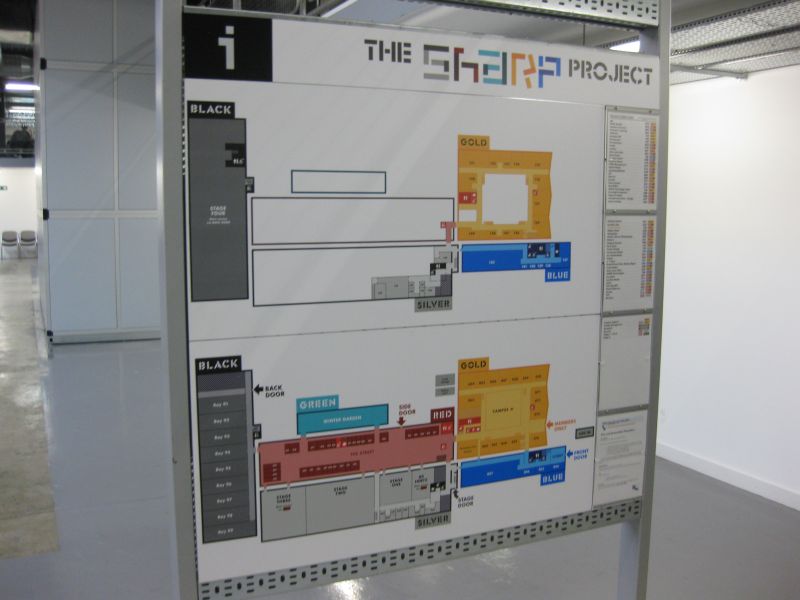 The Sharp Project nabízí i jiné než kontejnerové kanceláře. Jednolivé typy kanceláří jsou odlišeny barevně.