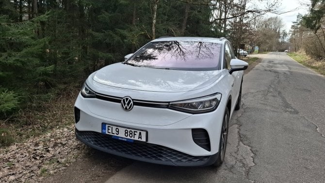 Test ojetiny: Našli jsme recept na drahé pohonné hmoty. S Volkswagenem ID.4 můžete jezdit prakticky i zadarmo