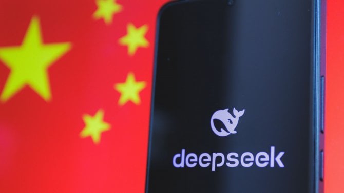 Česká vláda dala stopku AI DeepSeek, začíná zákazem pro státní správu