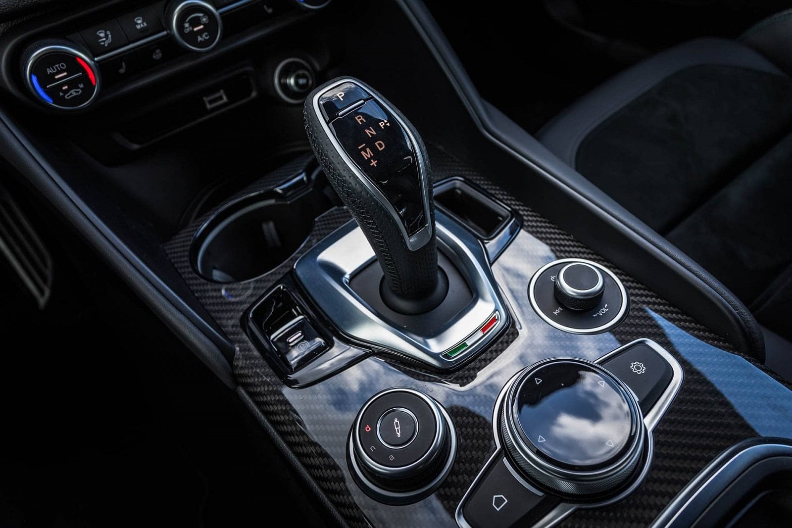 2020-06-alfa-romeo-giulia-veloce-25.jpg