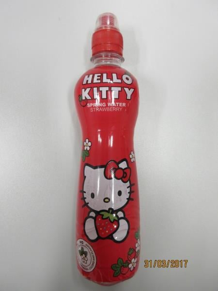 Hypermarket ALBERT, Liberec: HELLO KITTY SPRING WATER STRAWBERRY - výrobek měl cizí, netypickou, chemickou vůni. Potravina se nepovažuje za bezpečnou, pokud je kontaminována cizorodými látkami. Distributor: The Drinks, Poděbrady