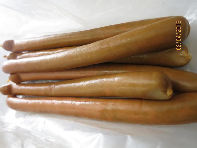 57 nálezů v kategorii nebezpečných potravin. Prodejna  Stanislava Svobodová, Krupka, JAVOŘICKÉ PÁRKY. Výrobek zapáchal po kažení, měl oslizlý povrch a byly patrné barevné změny - šedozelený povrch. Výrobek měl více než dva týdny prošlé datum použitelnosti.