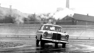 Náhledový obrázek - S křídly to jde lépe: Mercedes-Benz řad W110 až W112 přinesl americké designové prvky. A celá Evropa s ním