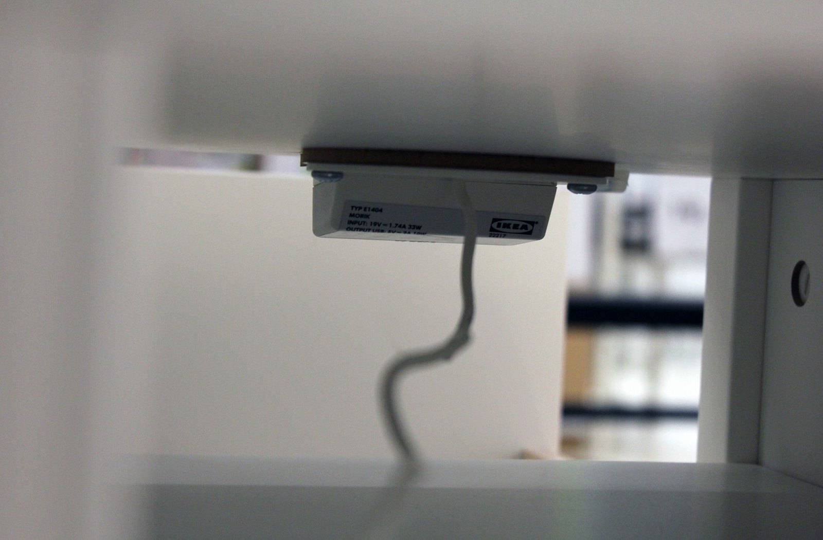 Nábytek s bezdrátovým nabíjením Qi z IKEA