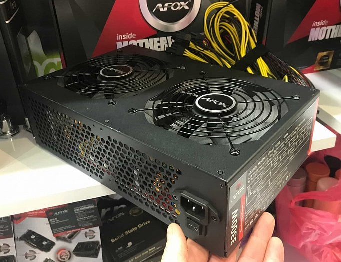 Zdroj Afox AFMPS-3300A1 (Foto: AnandTech)