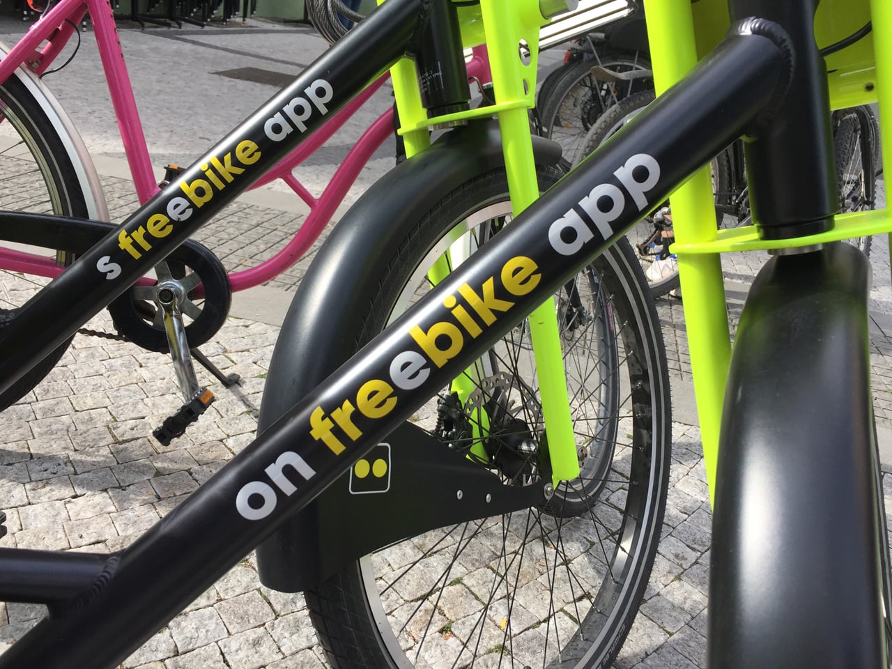 V Praze začne jezdit Freebike, bike sharing s elektrickými koly