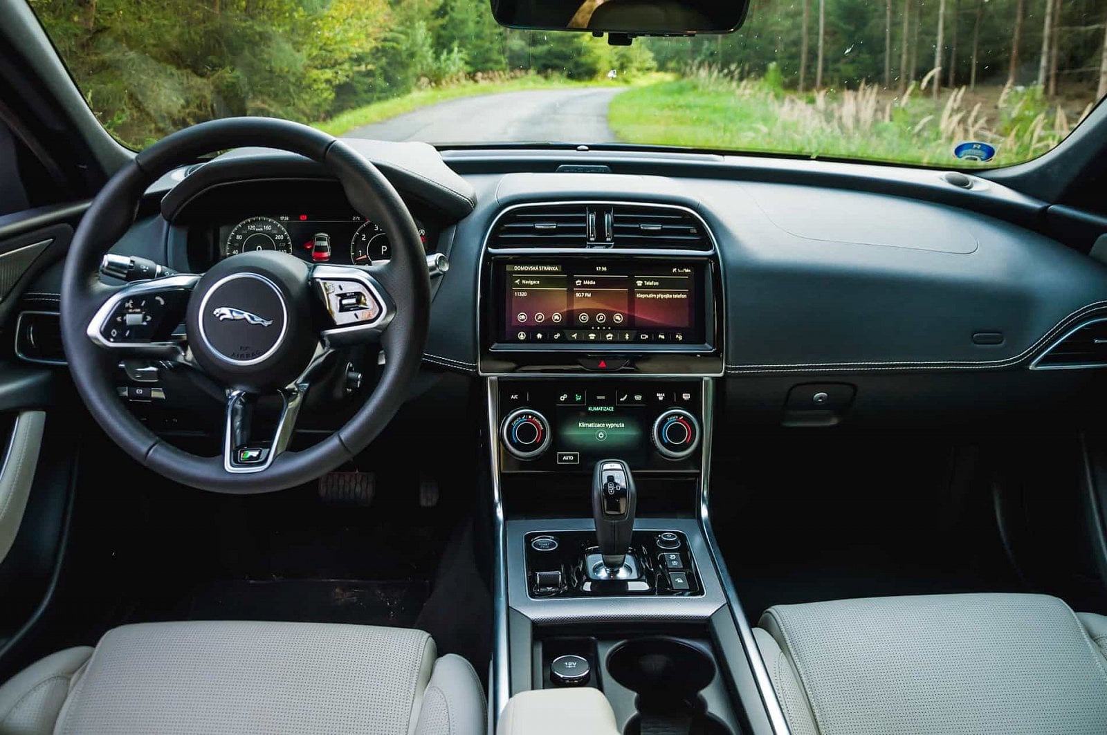 2019-09-Jaguar-XE-P300-AWD-20-of-24.jpg