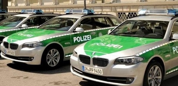 2017-11-bmw-ve-sluc5bebc3a1ch-bavorskc3a9-policie-4.jpg