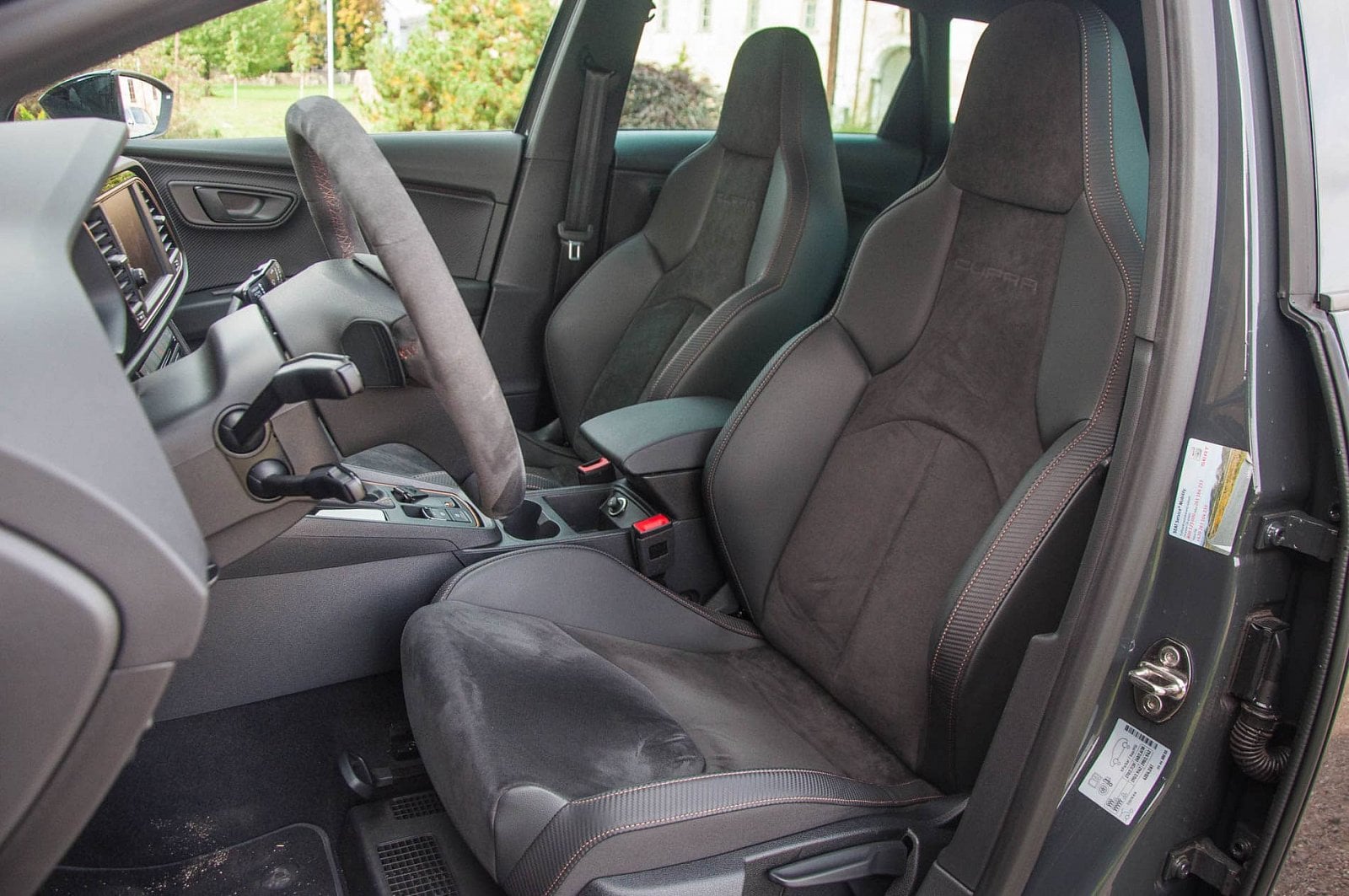 2019-11-seat-leon-cupra-r-st-23-of-39.jpg
