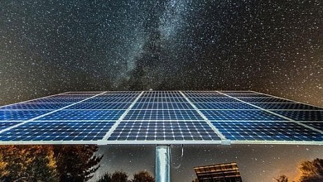 Náhledový obrázek - Fotovoltaická revoluce? Energii ze slunce umíme vyrábět i v noci, tvrdí Australané