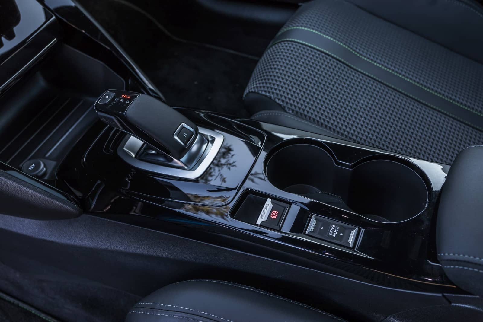 2020-01-Peugeot208061.jpg