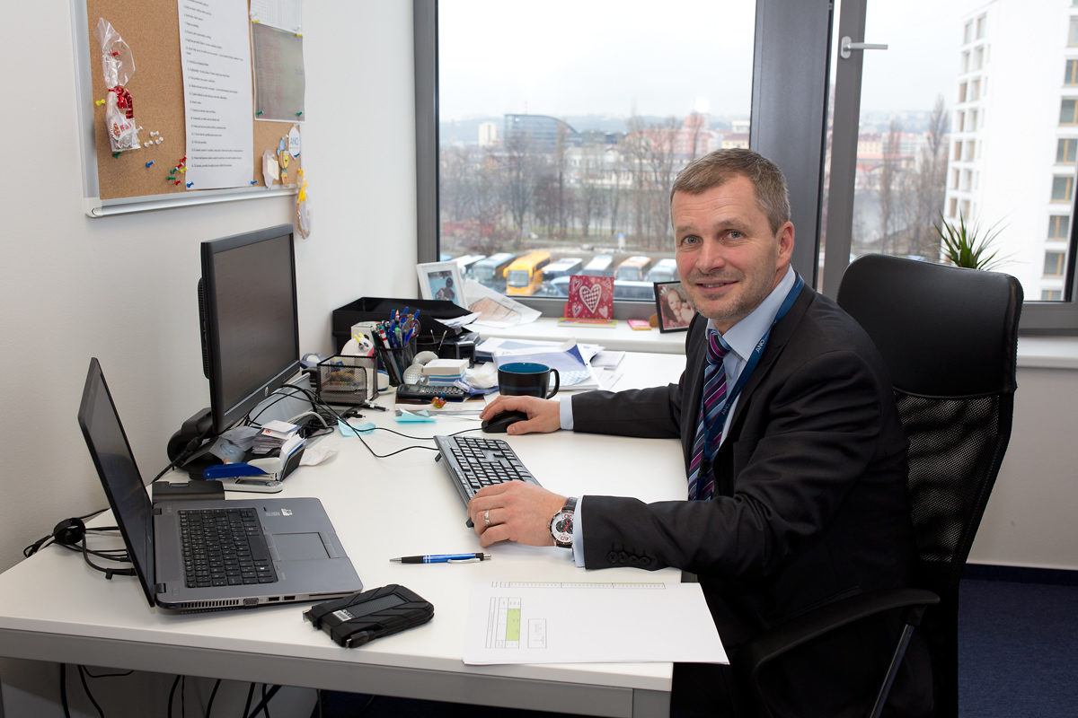 Petr Illetško, předseda představenstva, má jednu z nejmenších kanceláří. (02/2016)