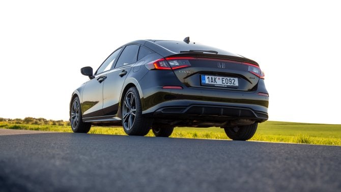 Honda Civic e:HEV po faceliftu: Pořád jedno z nejlepších aut své třídy