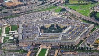 Letecký pohled na Pentagon, ústředí ministerstva obrany v Arlingtonu ve Virginii, poblíž Washingtonu DC