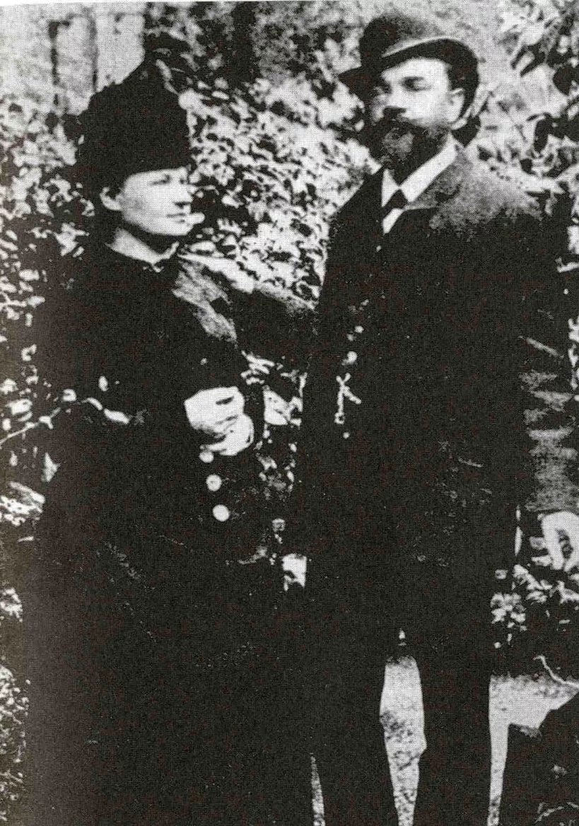 Dvořák s manželkou Annou v Londýně, 1886

S cílem zvýšit své příjmy poskytoval mladý Dvořák hodiny hry na klavír. Tak se seznámil se svou budoucí manželkou. Původně se zamiloval do své žačky Josefíny Čermákové, ta ale neopětovala jeho city a provdala se později za hraběte Václava Roberta z Kounic. 17. listopadu roku 1873 se Antonín Dvořák oženil s mladší sestrou Josefy, Annou (1854–1931).