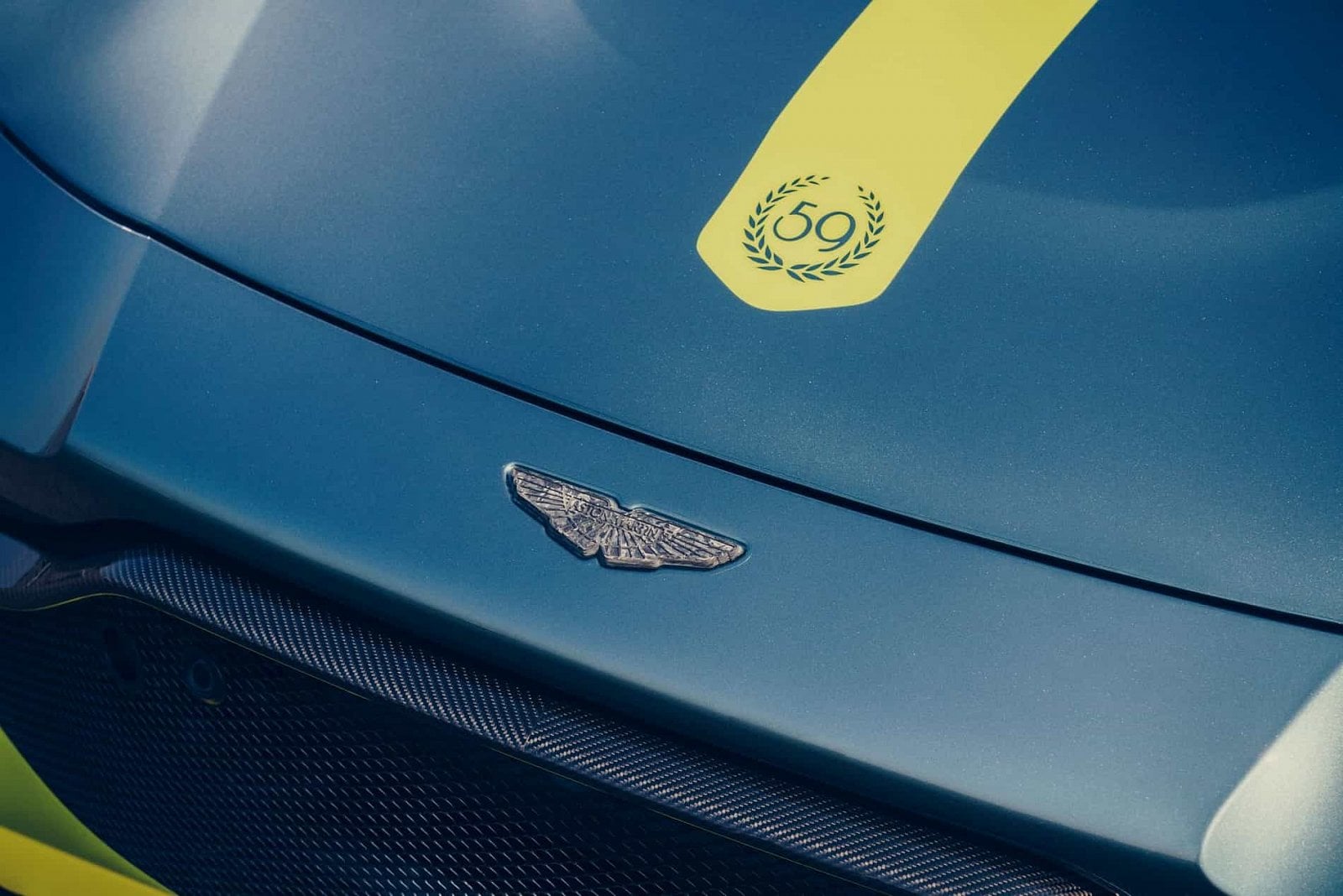 2019-05-aston-martin-vantage-amr_03.jpg