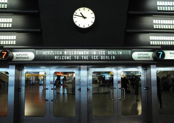 2010-12-c5beivc49b-z-berlc3adna-malajskc3a1-miss-c48deskc3a9-piv