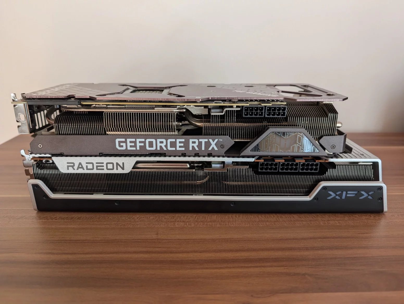 Grafická karta AMD Radeon RX 7900 XTX (edice XFX Merc 310) ve srovnání s Nvidia GeForce RTX 3090 (edice Asus TUF Gaming)