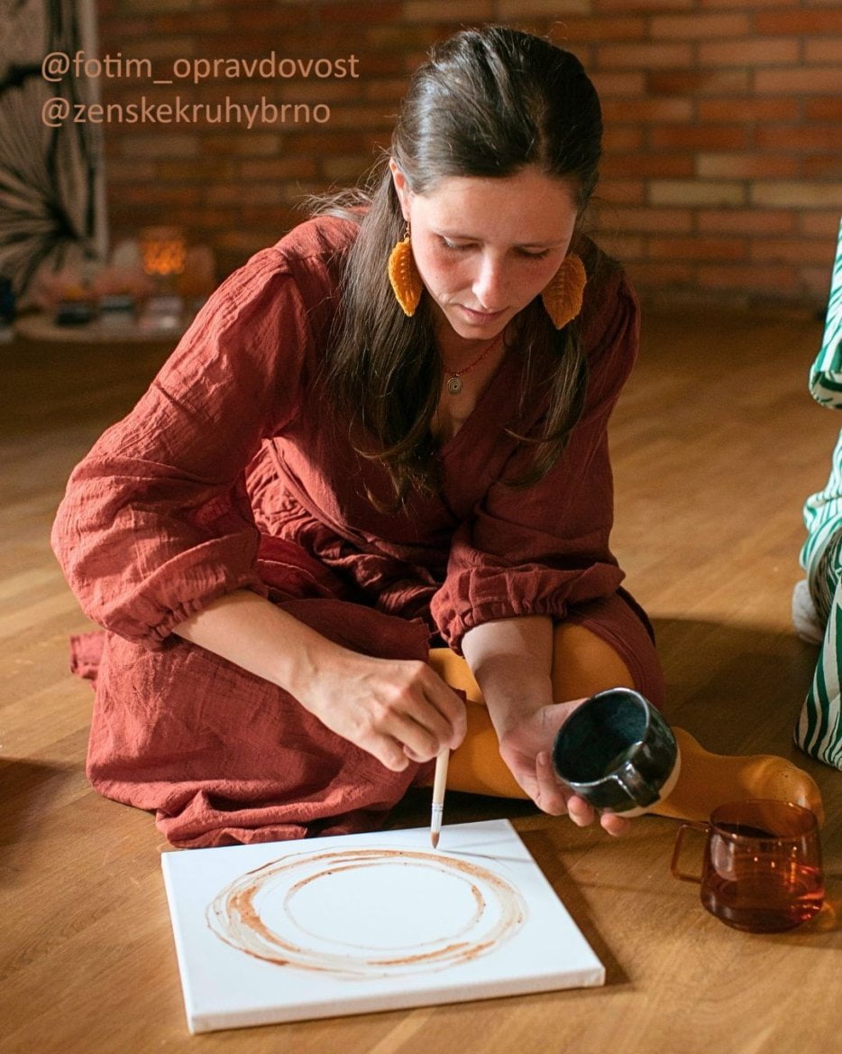 Malování kakaem na akci Kakaositos