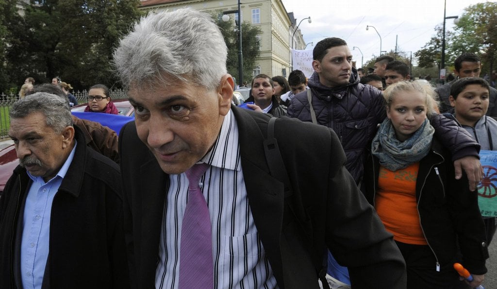 2012-06-prahou-proc5a1el-prvnc3ad-pochod-romskc3a9-hrdosti-roma-