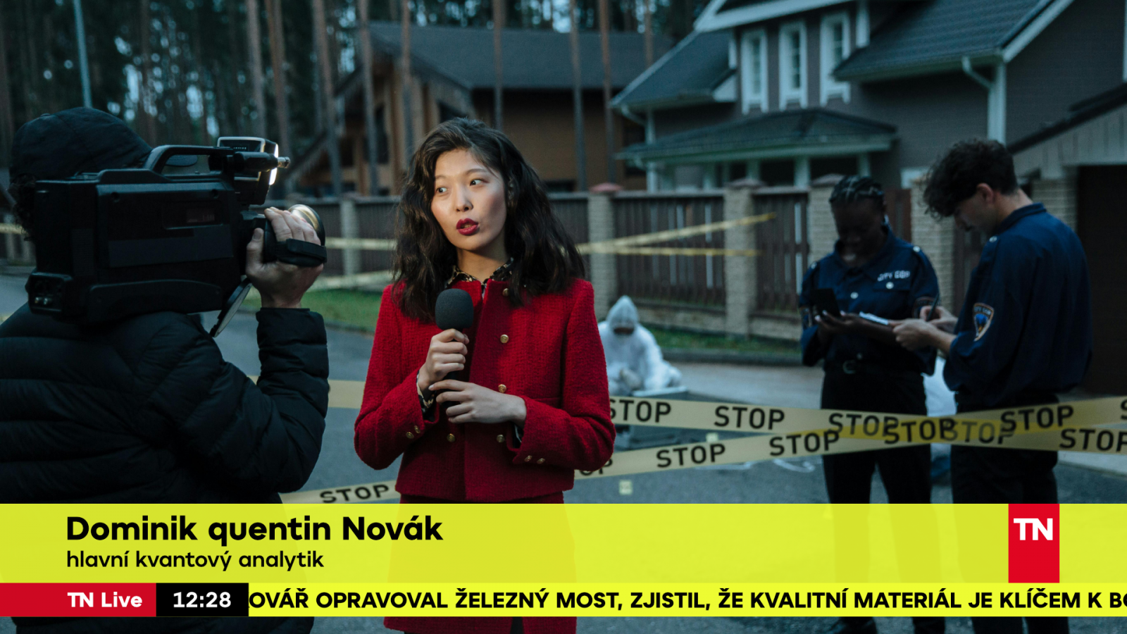 Simulovaná ukázka titulkové lišty pro mimořádnou zprávu ve variantě se jménem a funkcí respondenta.