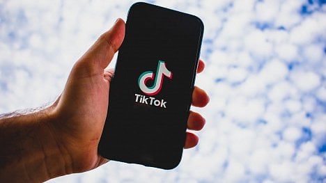 Náhledový obrázek - TikTok má už tři miliardy stažení. Počtem uživatelů dohání Facebook, který připravuje nové bonusy