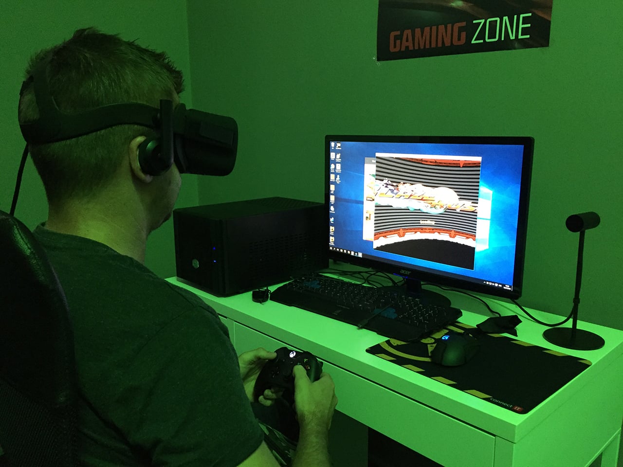 Oculus Rift a ovládání přes ovladač od Xboxu.