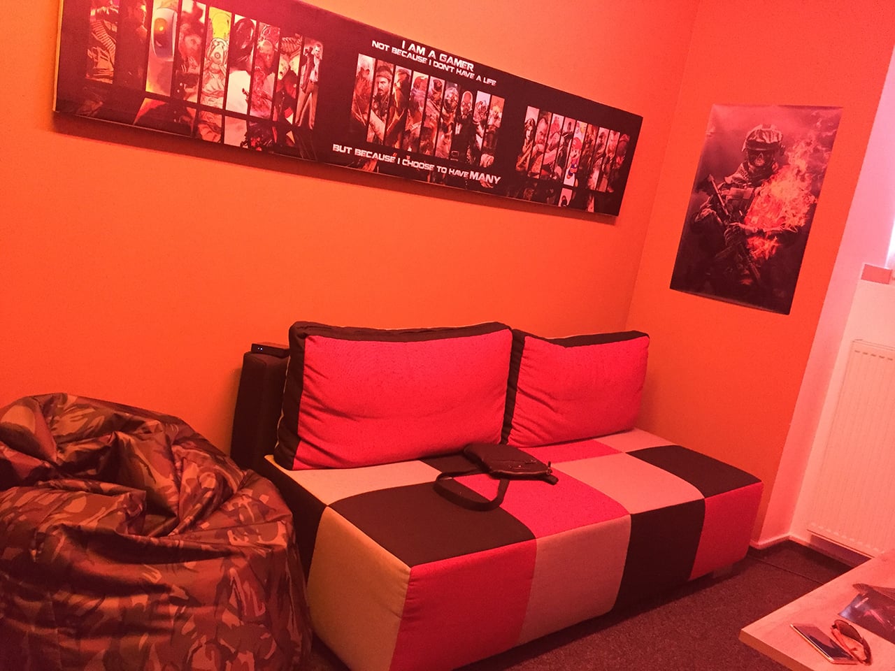 Odpočívání s možností sledovat Twitch.