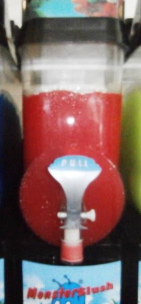 Rychlé občerstvení  Vi-a Food, NicO, Uherský Brod: Ledová tříšť JAHODA - ve výrobku byl překročen limit (nejvyšší přípustné množství) pro obsah přídatné látky - barviva ponceau 4 R.