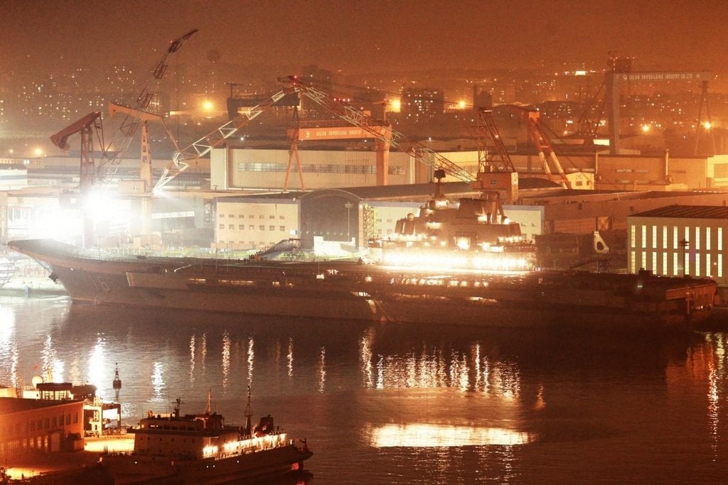 2016-07-prvnc3ad-c48dc3adnskc3a1-letadlovc3a1-loc48f-je-ve-sluc5