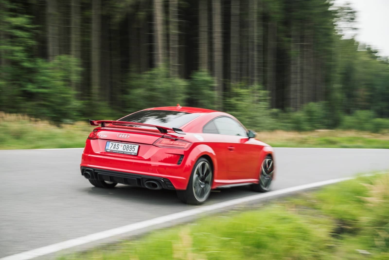 2019-11-Audi-TT-RS-vs-BMW-M2-vs-Nissan-370Z-00054.jpg