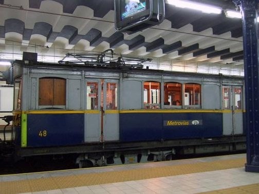 2011-04-dc599evc49bnc3a9-vozy-linky-a-metra-v-buenos-aires-8.jpg