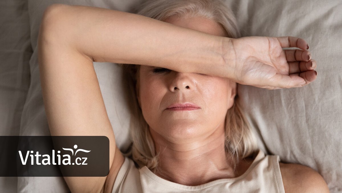 Menopauza se může projevit nespavostí a bolestmi hlavy. Návaly horka se naopak objevit nemusí