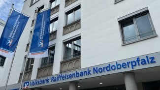Centrála Volksbank Raiffeisenbank Nordoberpfalz ve městě Weiden in der Oberpfalz, Německo.