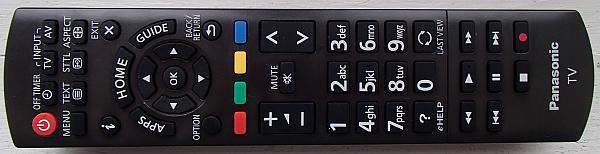 Dálkový ovladač výborně padne do ruky a je přehledný s tradičně kvalitním rozložením. Na těchto základech staví Panasonic už dlouho a je dobře, že to nemění!