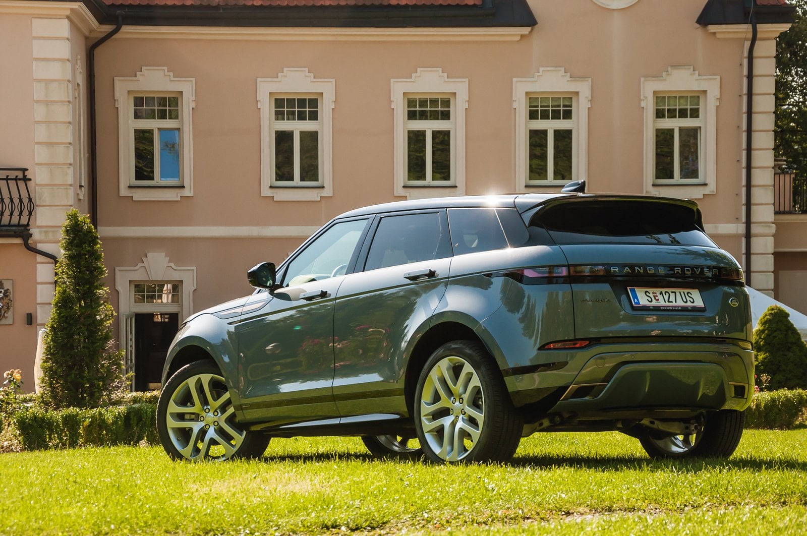 2019-09-Range-Rover-Evoque-2020-26-of-40.jpg